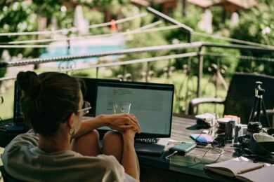 Letní poločas pro IT freelancery: nabít baterky, ale neztratit tempo